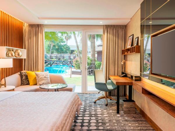 Le Méridien Dubai Hotel & Conference Centre : photo 3 de la chambre chambre supérieure 1 lit queen-size avec accès direct à la piscine - vue sur piscine - navette gratuite vers dubai mall/burj khalifa et aéroport international de dubaï (dxb)