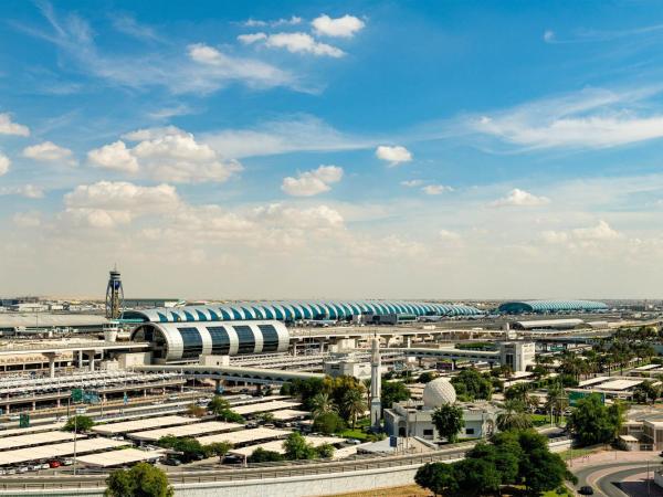 Le Méridien Dubai Hotel & Conference Centre : photo 5 de la chambre hébergement lits jumeaux le royal club avec accès au salon exécutif, goûter et happy hours - navette gratuite vers dubai mall/burj khalifa et aéroport international de dubaï (dxb)