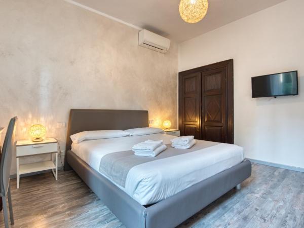 Palazzo Rivola : photo 2 de la chambre chambre double avec salle de bains privative - vue sur jardin