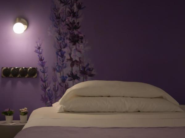 Hostal Santa Ana Colors : photo 1 de la chambre petite chambre double