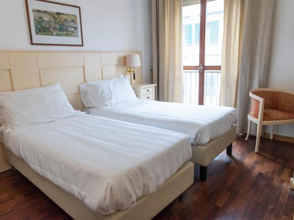 Grand Hotel Duomo : photo 4 de la chambre hébergement 2 chambres doubles communicantes - vue