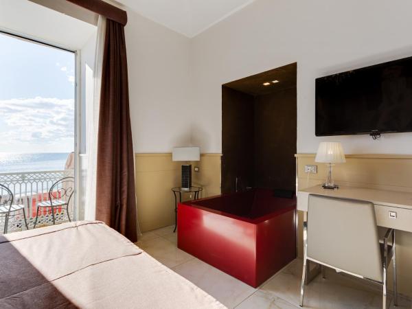 Partenope Relais : photo 2 de la chambre suite junior - vue sur mer