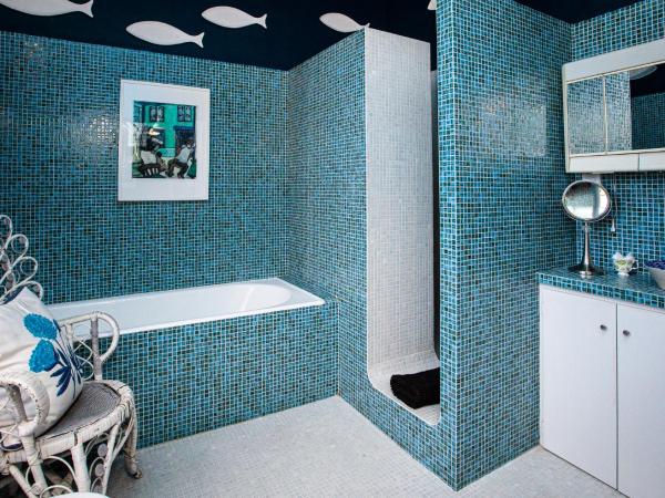 Carcassonne Bed and Breakfast du Palais : photo 5 de la chambre chambre lit king-size - vue sur piscine