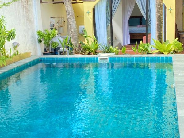 Casugria Dutch Residence 1810 : photo 10 de la chambre chambre lit queen-size - vue sur piscine