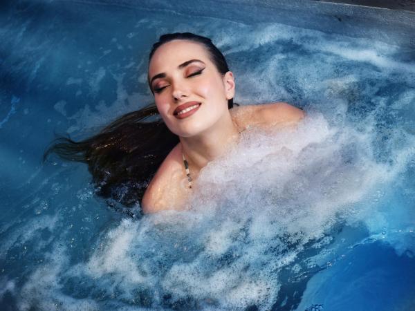 Anixi Hotel by AP : photo 1 de la chambre suite with hot tub & mountain view