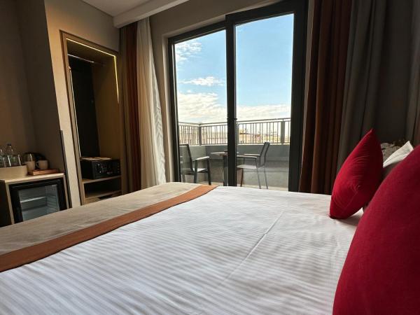 Edition Old City Hotel : photo 6 de la chambre chambre lit king-size deluxe avec balcon