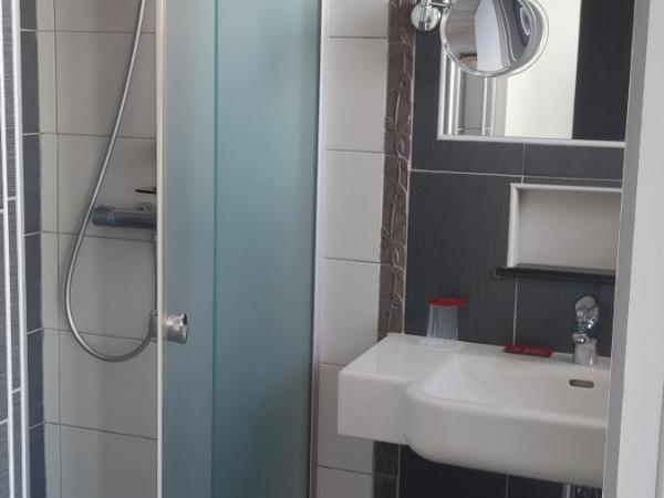 Hotel Uhainak : photo 3 de la chambre chambre double - vue sur mer