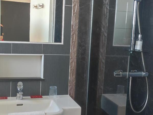 Hotel Uhainak : photo 3 de la chambre chambre double - vue sur mer