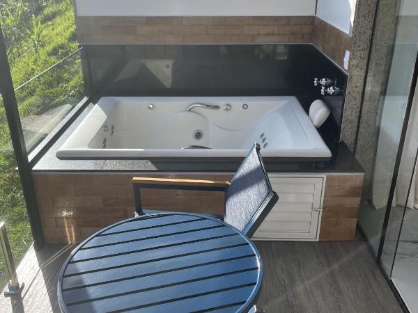 Colonna Park Hotel : photo 5 de la chambre king room with spa bath & sea view