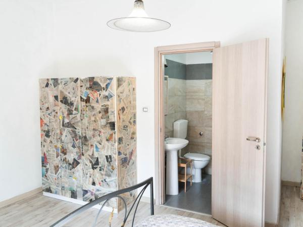 BEDandFLY : photo 3 de la chambre chambre lit queen-size avec balcon