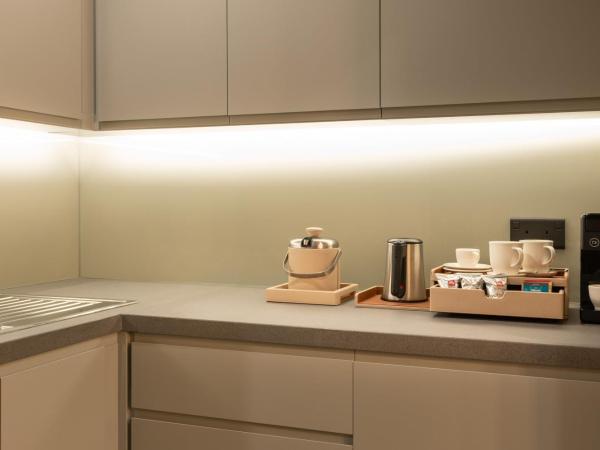 Le Royal Meridien Beach Resort & Spa Dubai : photo 9 de la chambre suite royale club avec 1 lit king-size - accès au salon exécutif, goûter, happy hour et navette depuis l'aéroport de dubaï