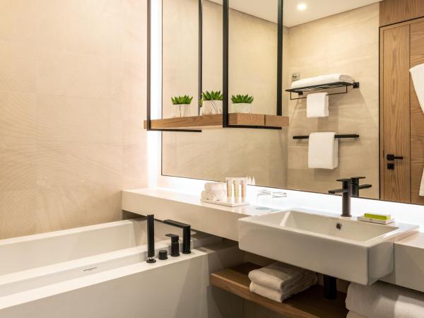 Le Royal Meridien Beach Resort & Spa Dubai : photo 4 de la chambre chambre royale club avec 1 lit king-size - accès au salon exécutif, goûter, happy hour et navette depuis l'aéroport de dubaï - vue sur jbr