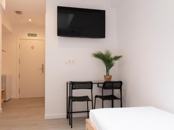 Bilbao ROOMS & KITCHEN Zorroza : photo 6 de la chambre chambre lits jumeaux avec salle de bains privative