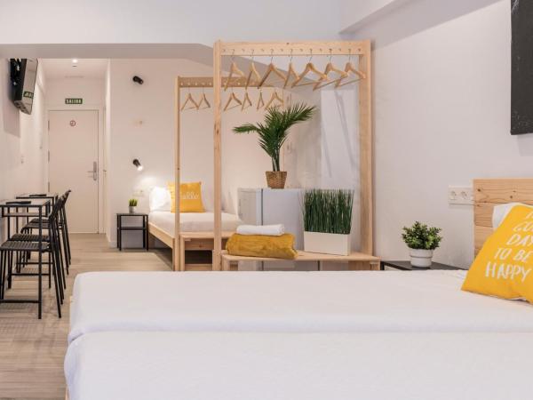 Bilbao ROOMS & KITCHEN Zorroza : photo 4 de la chambre chambre quadruple avec salle de bains privative