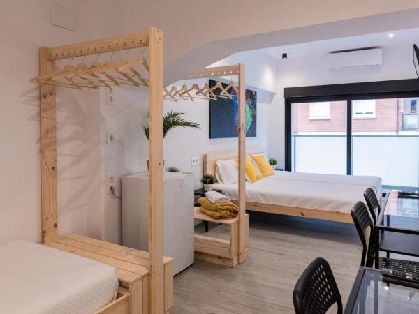 Bilbao ROOMS & KITCHEN Zorroza : photo 6 de la chambre chambre quadruple avec salle de bains privative