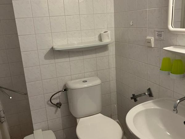 Hotel Ferdinand : photo 3 de la chambre chambre double ou lits jumeaux - accessible aux personnes à mobilité réduite