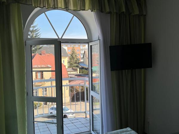 Hotel Ferdinand : photo 4 de la chambre chambre double ou lits jumeaux avec balcon