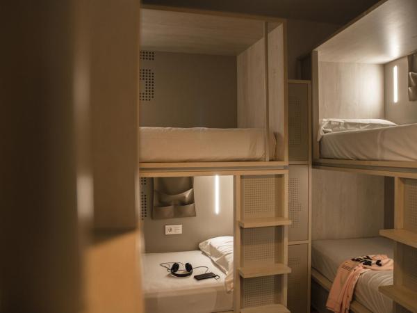 room00 Salvador Hostel : photo 3 de la chambre lit dans dortoir mixte de 8 lits avec salle de bains privative