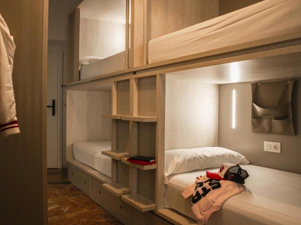 room00 Salvador Hostel : photo 6 de la chambre lit dans dortoir mixte de 8 lits avec salle de bains privative
