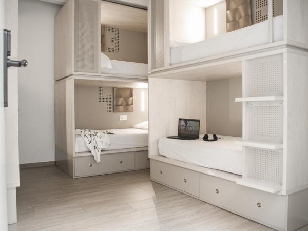 room00 Salvador Hostel : photo 1 de la chambre lit dans dortoir mixte de 6 lits avec salle de bains privative