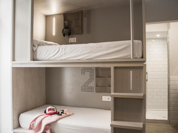 room00 Salvador Hostel : photo 4 de la chambre lit dans dortoir mixte de 6 lits avec salle de bains privative
