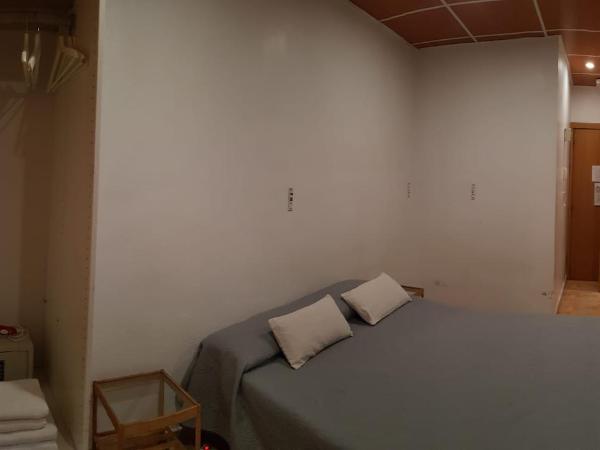 Barcelona Rooms 294 : photo 5 de la chambre chambre familiale avec salle de bains privative et balcon