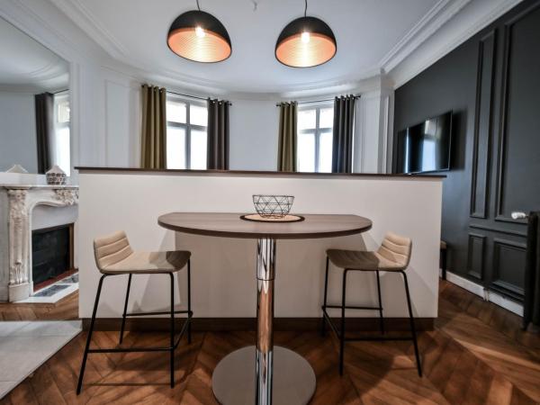 Les cles du 27 Paris : photo 6 de la chambre appartement rotonde