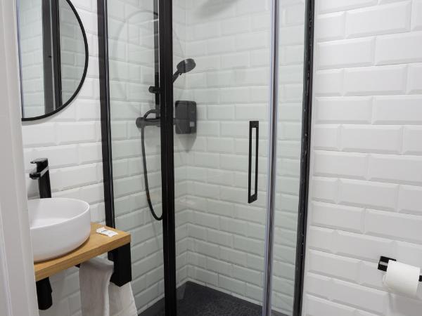 Casual Mardones : photo 1 de la chambre chambre double avec salle de bains privative