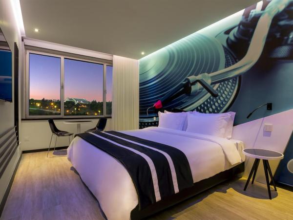 HF Fenix Music : photo 2 de la chambre hébergement mélodie avec lit king-size