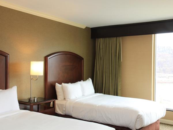 Wyndham Grand Pittsburgh : photo 9 de la chambre hébergement avec 2 lits doubles - vue sur rivière