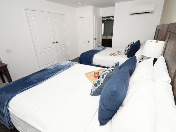 Serene Vegas Boutique Hotel Las Vegas : photo 2 de la chambre suite supérieure avec 2 lits queen-size rqqs