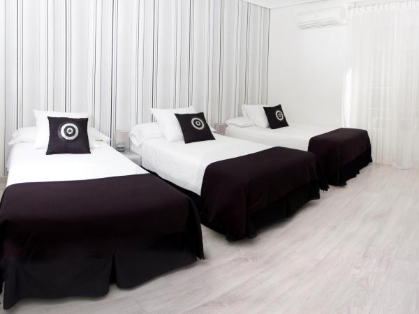 Hostal Gala Madrid : photo 2 de la chambre chambre triple