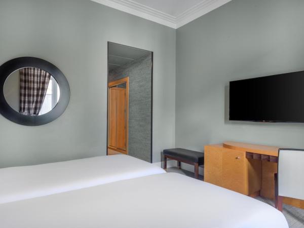 Hotel Larios Málaga : photo 3 de la chambre chambre double ou lits jumeaux