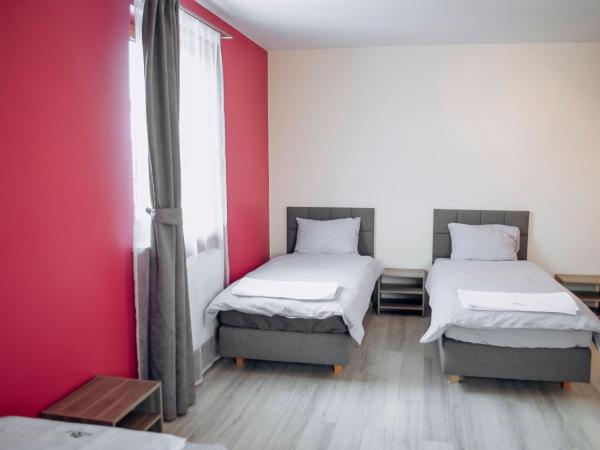 Redwood Hostel : photo 4 de la chambre chambre quadruple avec salle de bains privative