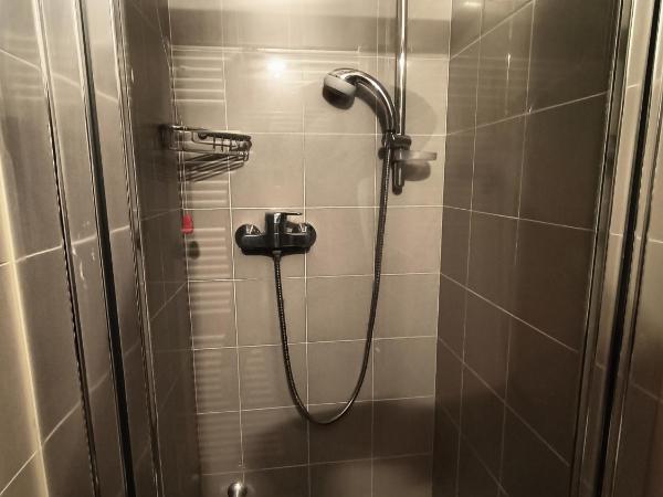 Il Nido - Villetta in posizione strategica : photo 8 de la chambre chambre triple avec salle de bains privative