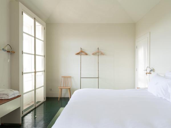 Duas Portas Townhouse : photo 2 de la chambre chambre double deluxe - vue sur mer