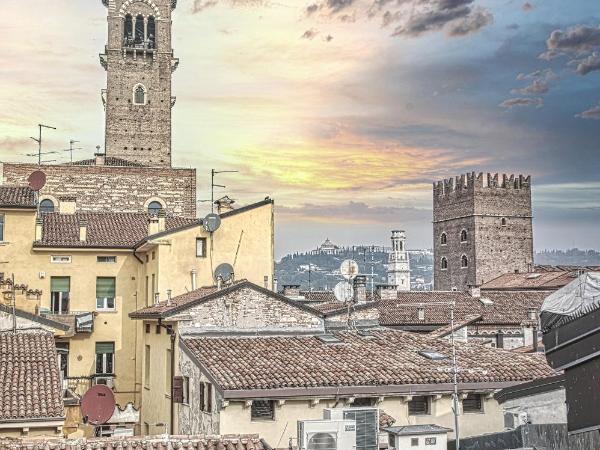 Relais Balcone di Giulietta : photo 10 de la chambre chambre double de luxe avec baignoire spa