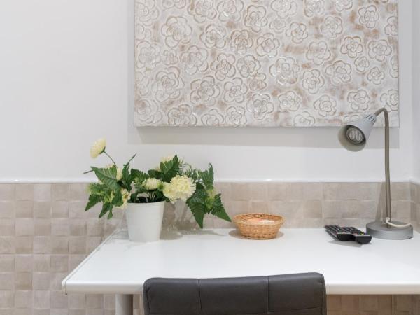 Hostal House : photo 4 de la chambre chambre simple avec salle de bains privative