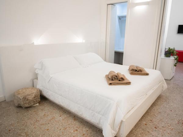 Sui Tetti Luxury Rooms : photo 3 de la chambre  chambre supérieure avec baignoire spa