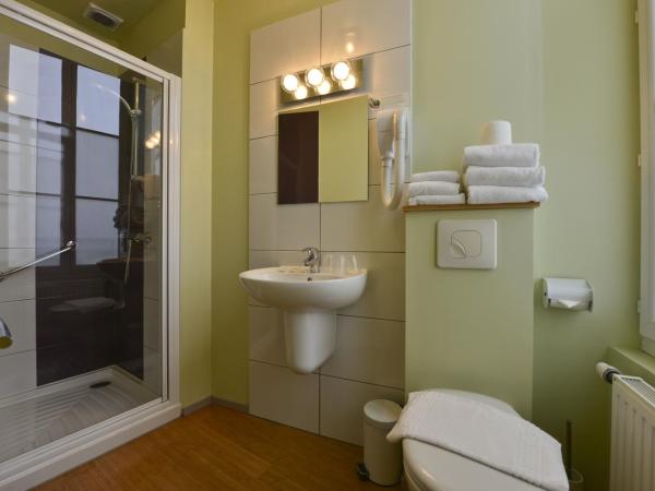 Accostage Hôtel Plage de la Concurrence : photo 4 de la chambre chambre triple