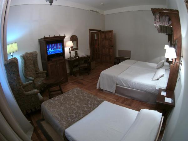 Parador de Santiago - Hostal Reis Catolicos : photo 3 de la chambre chambre double standard (3 adultes)