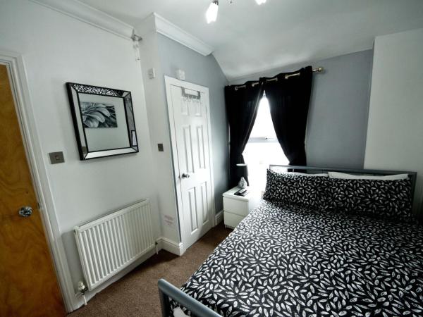 Rossall House , For Families & Couples : photo 3 de la chambre  small double room ensuite