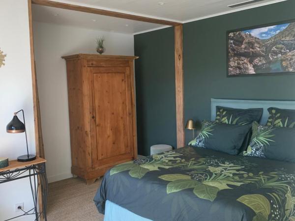 Chambre d'hôtes A Vadina Porticcio : photo 9 de la chambre chambre double avec salle de bains privative