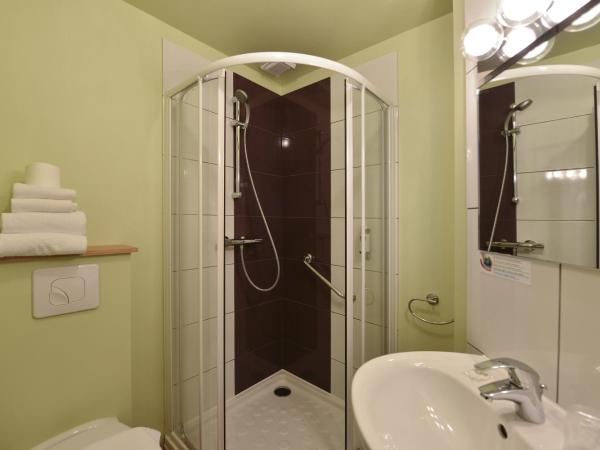 Accostage Hôtel Plage de la Concurrence : photo 6 de la chambre chambre double (3ème Étage)