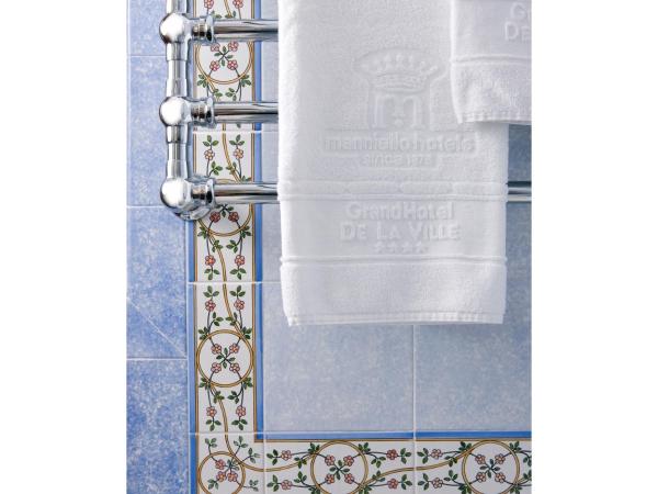 Grand Hotel de la Ville : photo 5 de la chambre chambre double ou lits jumeaux standard avec balcon