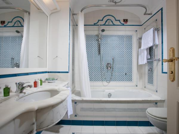 Grand Hotel Royal : photo 4 de la chambre chambre double ou lits jumeaux basique