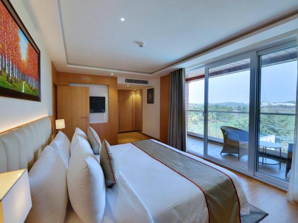 Clarion Hotel Bangalore : photo 3 de la chambre suite lit queen-size