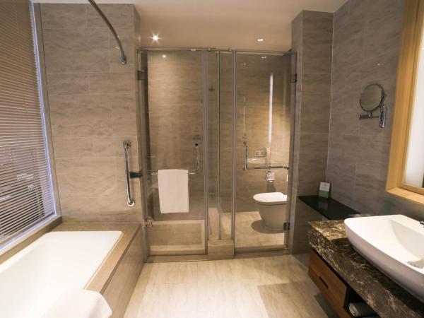 Holiday Inn Qingdao Expo, an IHG Hotel : photo 1 de la chambre chambre lit king-size standard