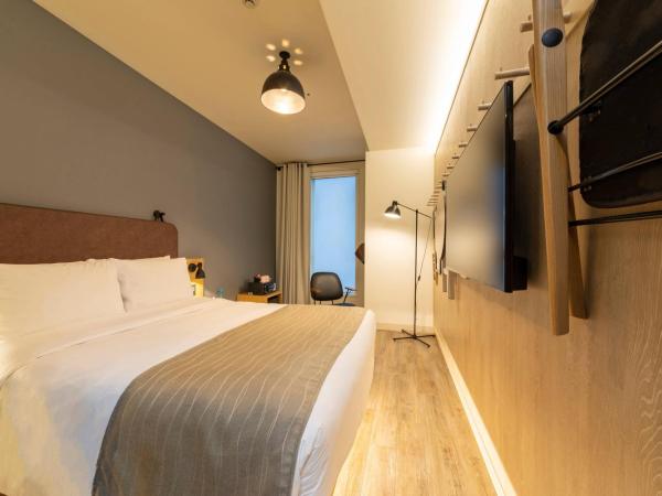 MOXY Osaka Honmachi by Marriott : photo 2 de la chambre moxy sleeper queen, 19sqm, guest room, 1 queen
