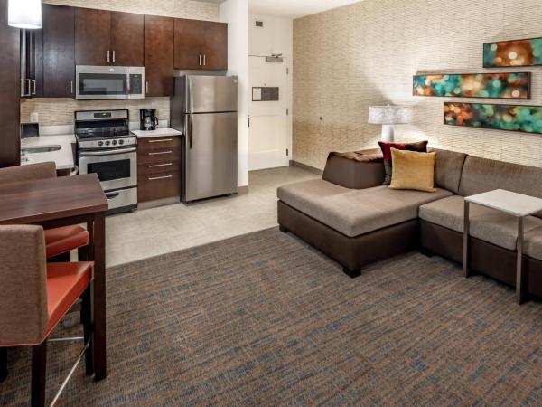 Residence Inn by Marriott Dallas at The Canyon : photo 3 de la chambre suite 1 chambre lit king-size avec canapé-lit - vue sur ville